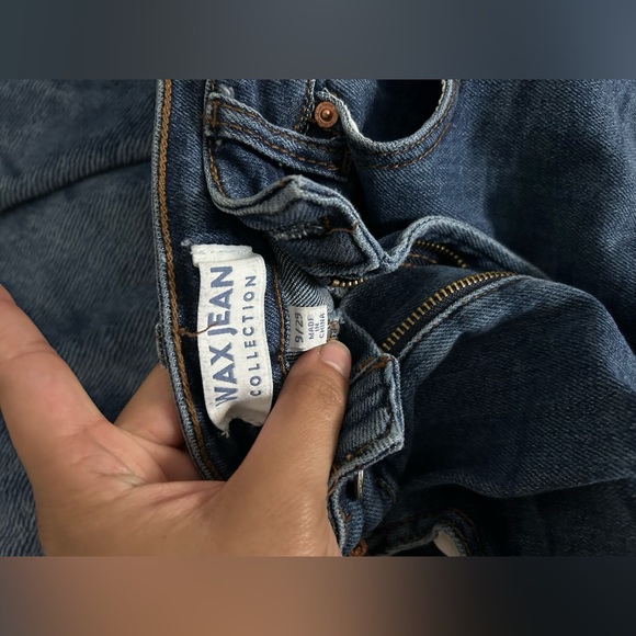 medium wash size 9/29 blue ripped jeans - Picture 5 of 5